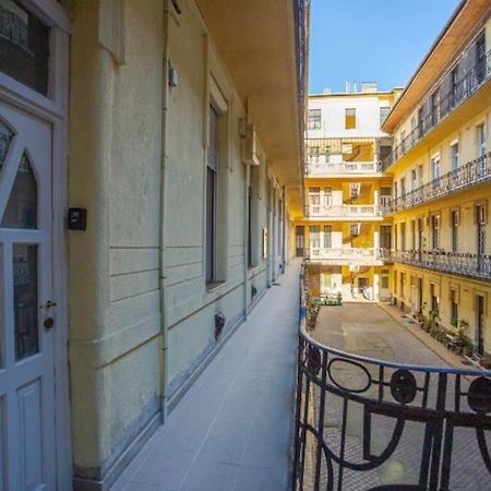 Cosy 2 Bedroom Flat In Akacfa St., Sol Budapeste Exterior foto