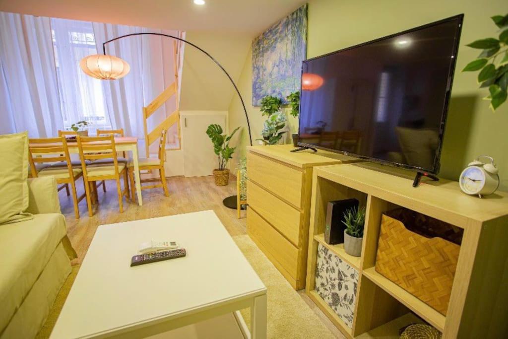 Cosy 2 Bedroom Flat In Akacfa St., Sol Budapeste Exterior foto