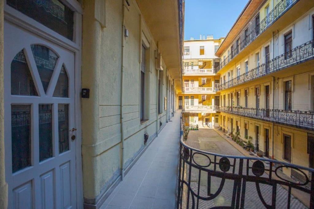 Cosy 2 Bedroom Flat In Akacfa St., Sol Budapeste Exterior foto